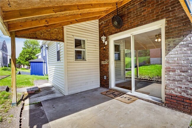 Building Photo - 1227 Denisonview St