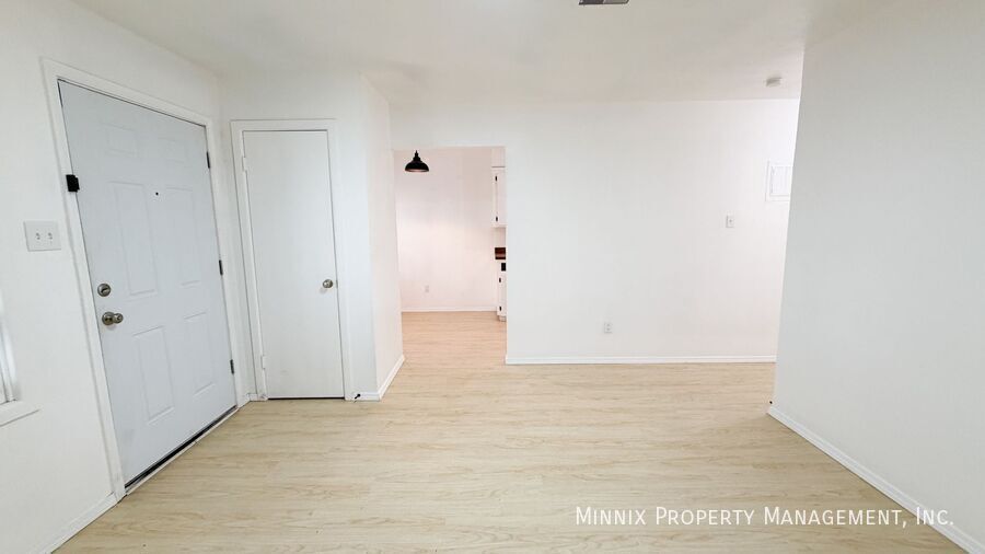 Building Photo - 5005 Avenue W