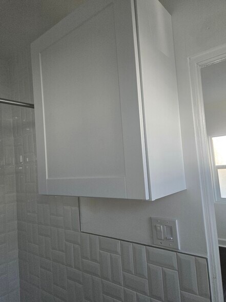 Building Photo - 7216 Waring Ave