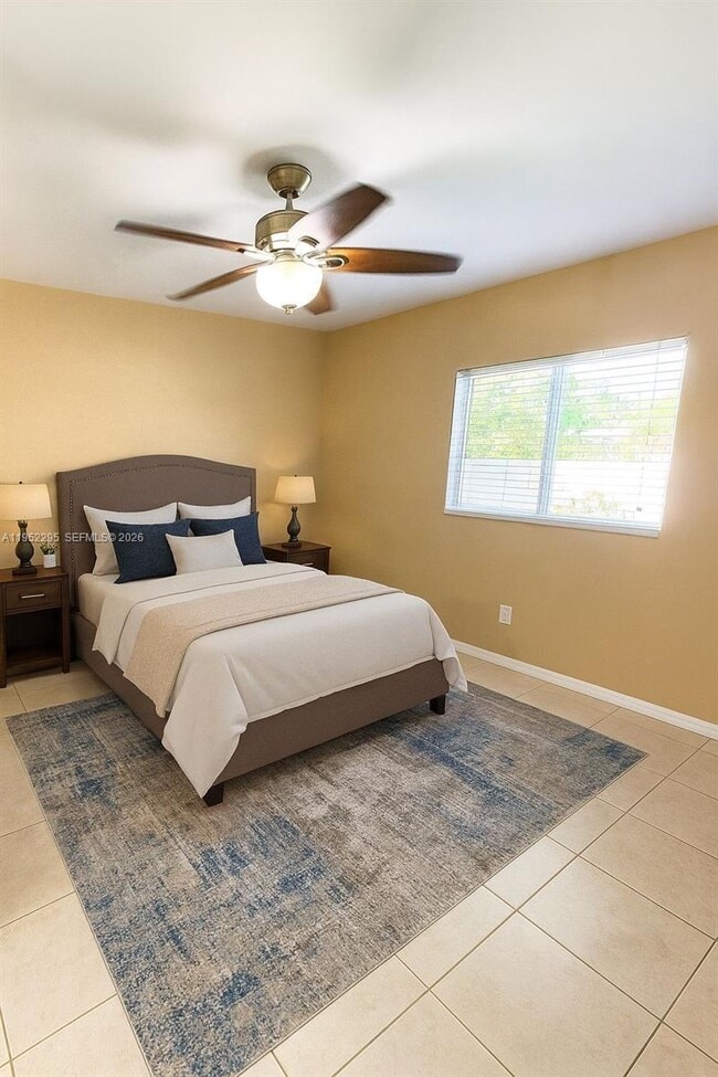 Building Photo - 118 NE 9th Ct