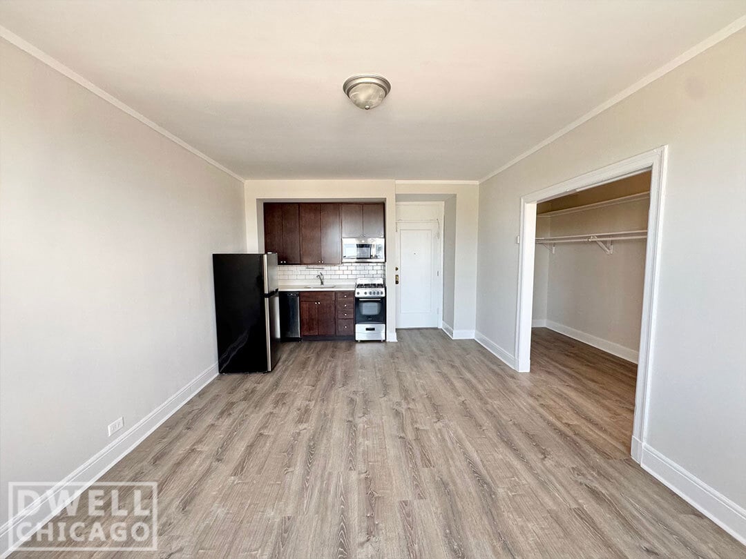 Building Photo - 3333 W Diversey Ave