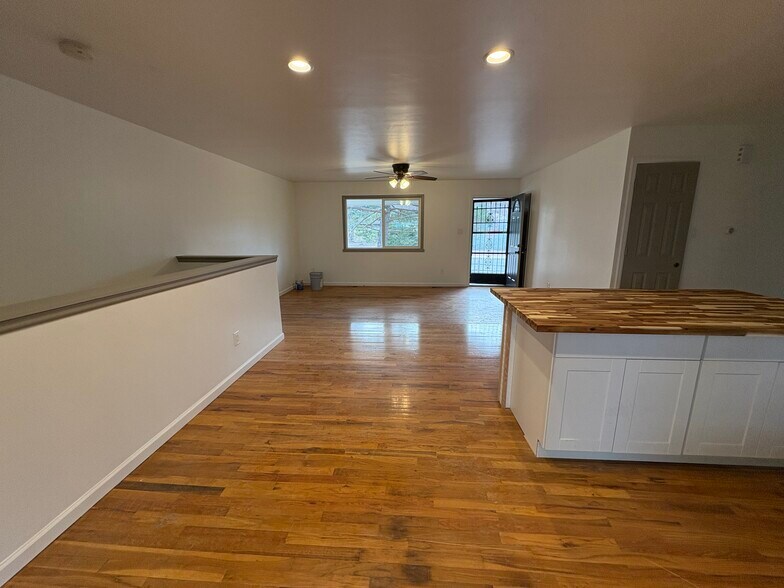 Building Photo - 1635 Capulin Dr