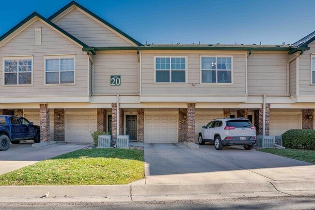 Primary Photo - Townhouse for Rent in a Gated Community of...