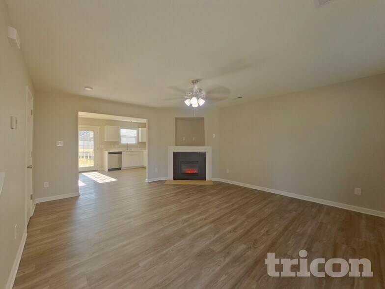 Building Photo - 1550 Oakdale Green Dr