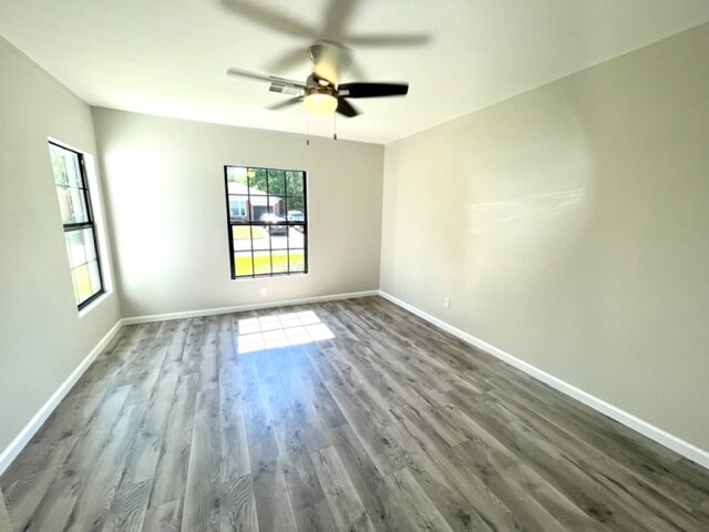 Building Photo - 2321 Glendale Dr