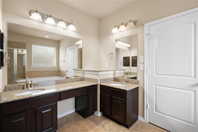 Building Photo - 2 Prairie Falcon Place