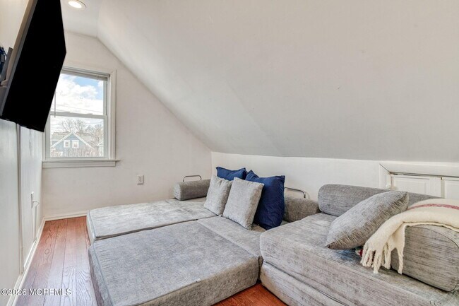 Building Photo - 132 Heck Ave