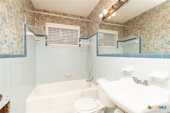 Building Photo - 4510 Russell Dr