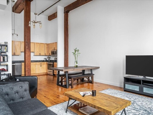 Building Photo - 589 Atwells Ave