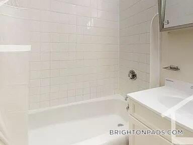 Building Photo - 122 Dustin St