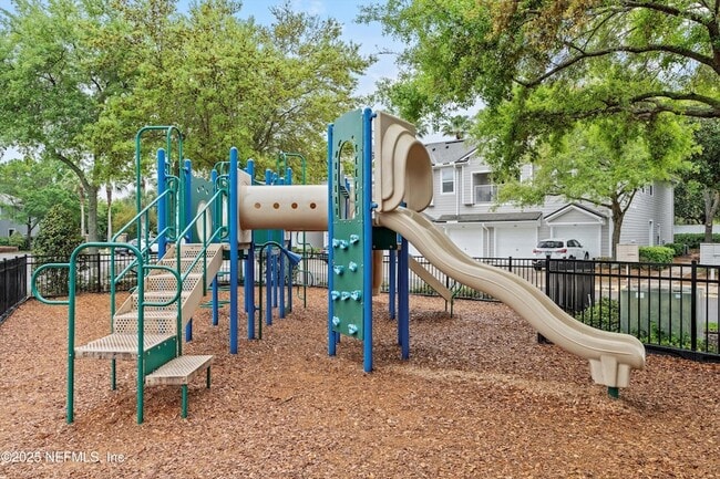 Building Photo - 7043 Deer Lodge Cir