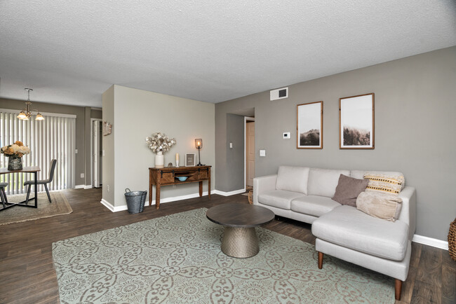 Building Photo - Woodland Hollow