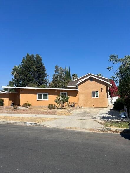 Building Photo - 7948 Aura Ave