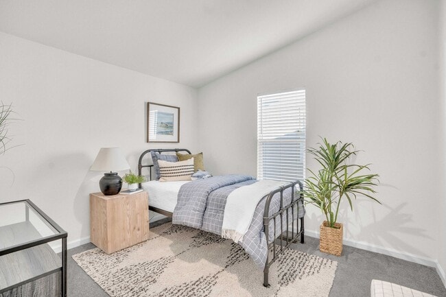Building Photo - Newly 3 Bedroom / 2 Bathroom Home in Excel...