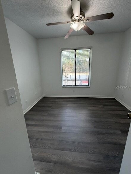 Building Photo - 1322 S Pine Ridge Cir