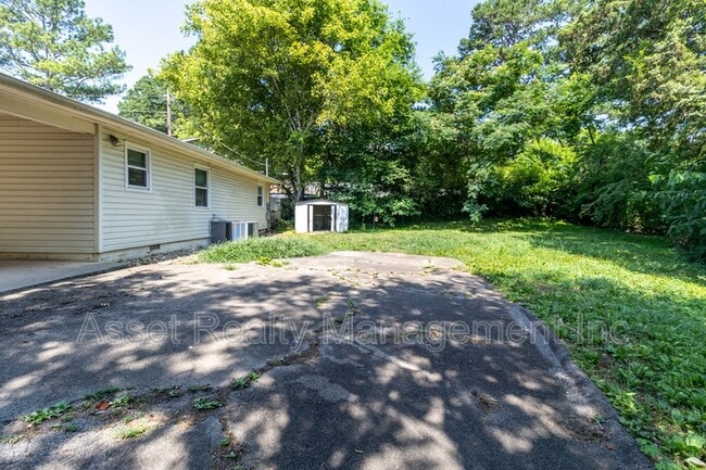 Building Photo - 709 Brookridge Cir SW