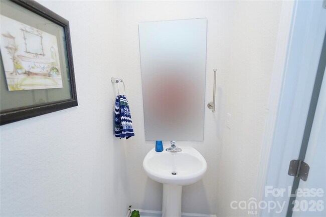 Building Photo - 6008 Lowe Ln