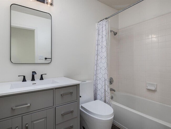 Building Photo - 2934 Sussex Gardens Ln