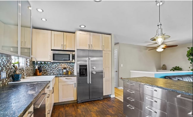 Building Photo - 4555 Brookfield Dr