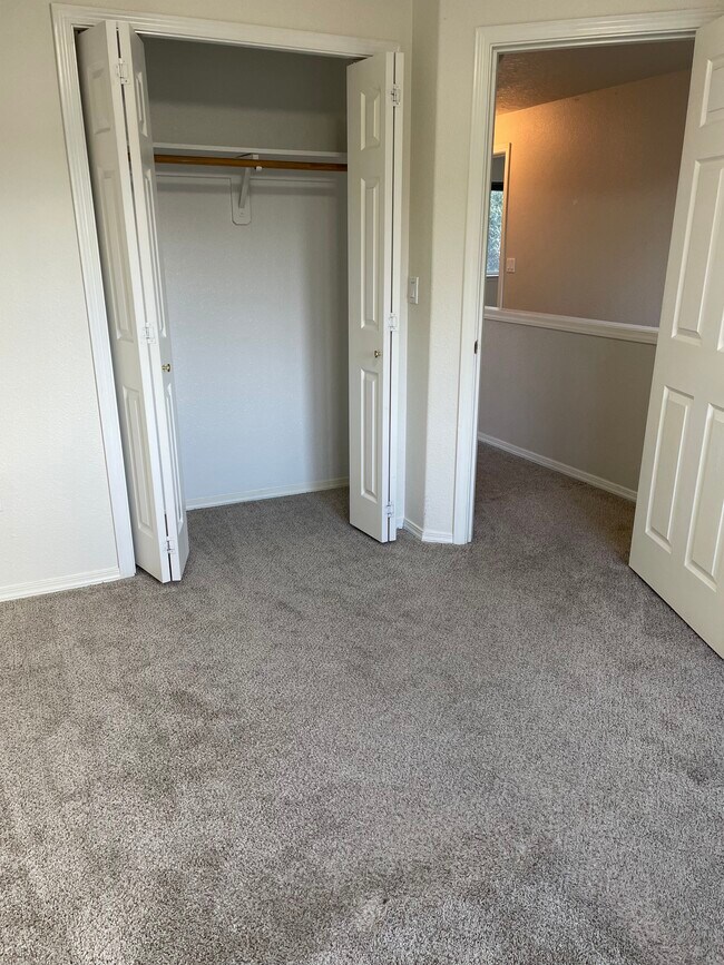 Building Photo - 5386 Burbank St N