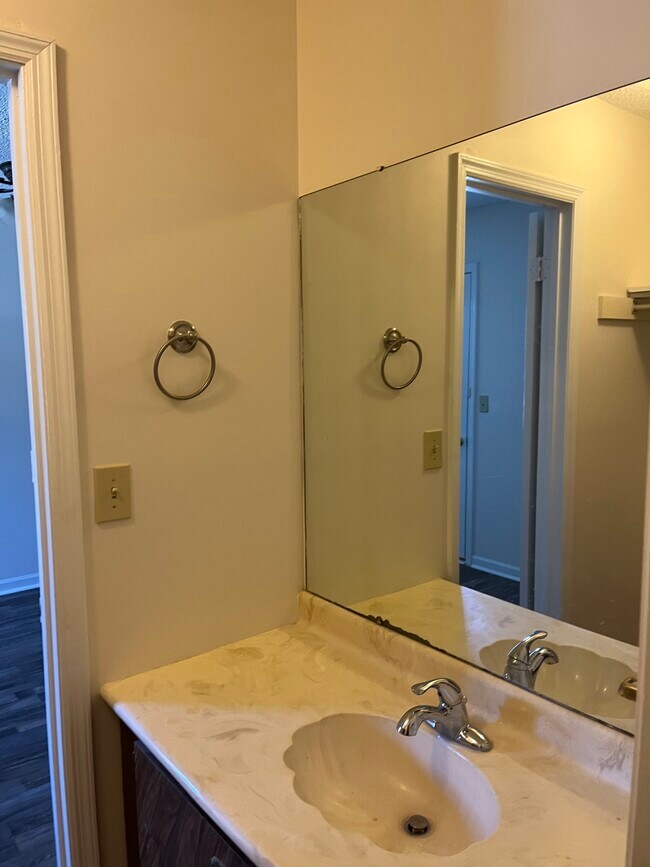 Building Photo - 403 Hobbs Rd SE