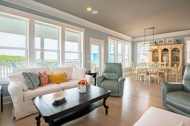 Building Photo - FURNISHED MONTHLY BEACH HOME  WITH UNOBSTRUCTED VIEWS OF THE ICW