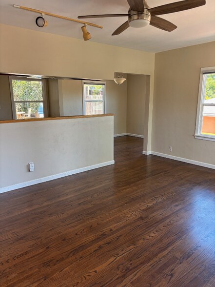 Building Photo - 5858 Adelaide Ave
