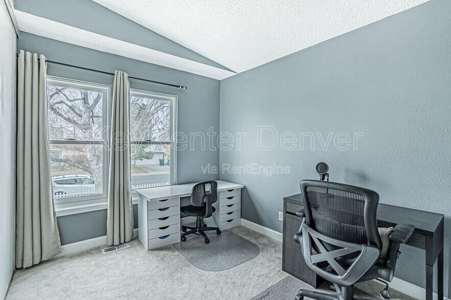 Building Photo - 18747 E Carmel Cir