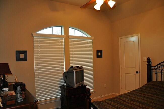 Building Photo - 13119 Sweetgum Shores Dr