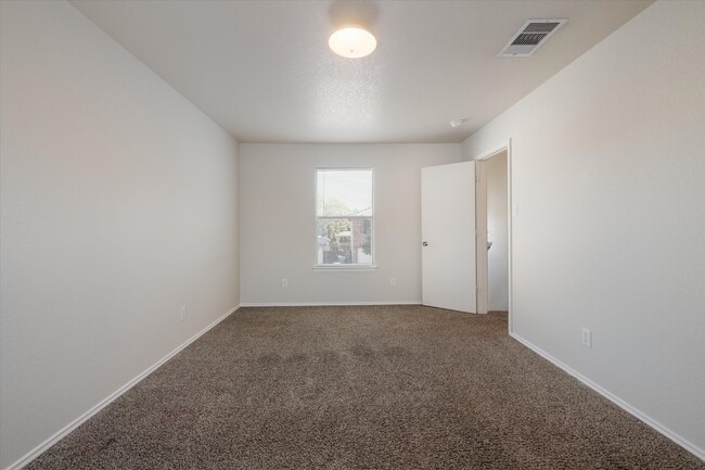Building Photo - 102 Kenrock Ridge
