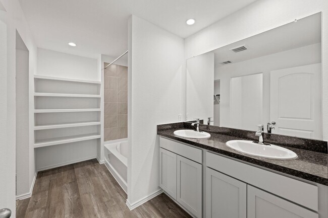 Building Photo - 5710 Sycamore Glen Dr