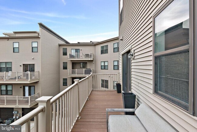 Building Photo - 44742 Tiverton Sq