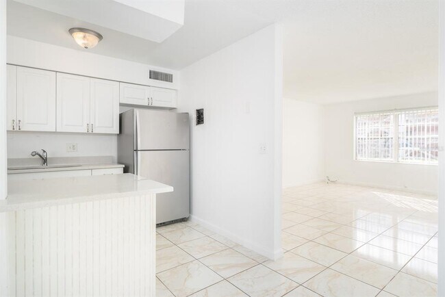 Building Photo - 5325 Curry Ford Rd