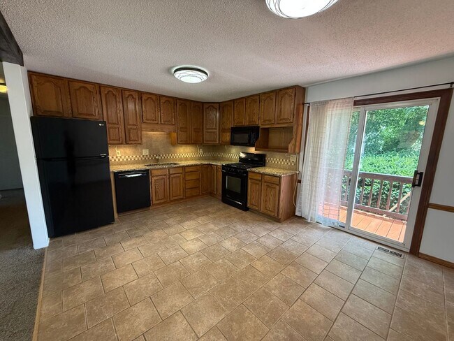 Building Photo - 5360 Glencullen Way