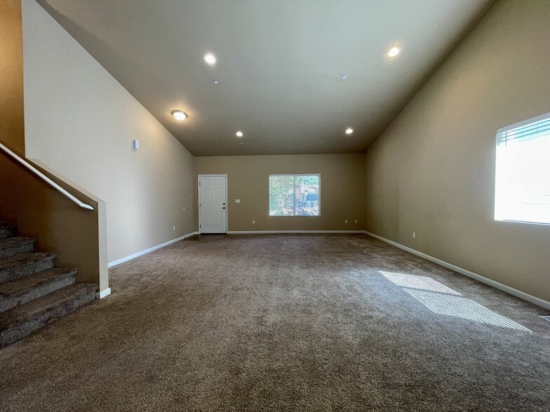 Building Photo - 102 Alpha Ln
