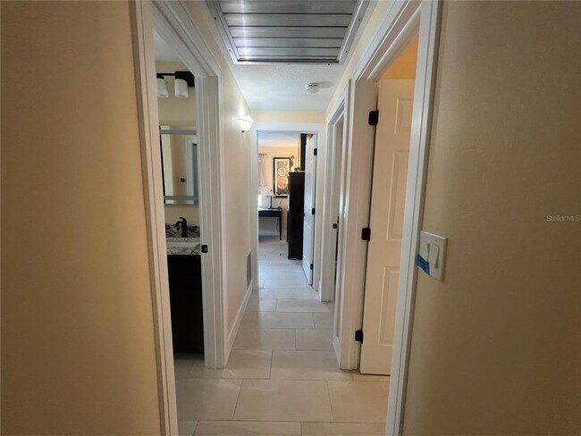 Building Photo - 2533 Rio Tiber Dr