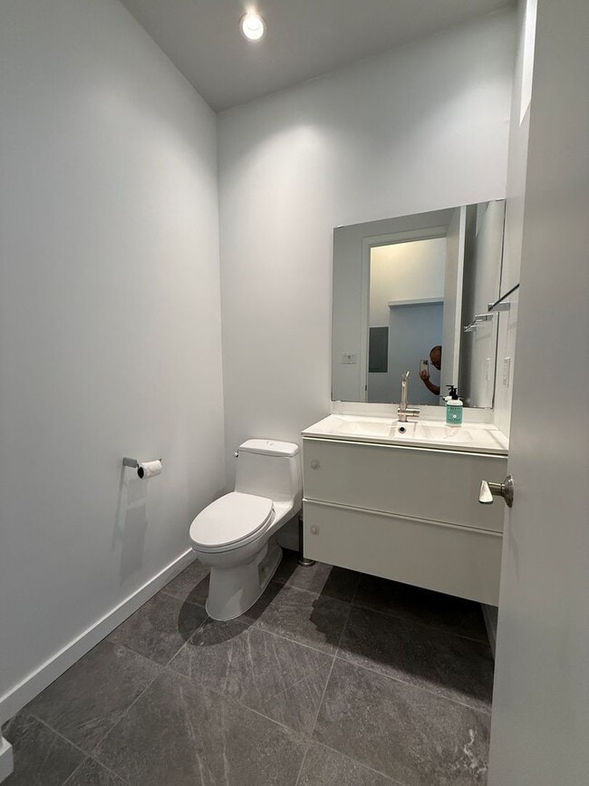 Building Photo - The contemporary residential unit townhouse