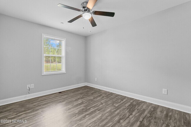 Building Photo - 112 Savannah Ln
