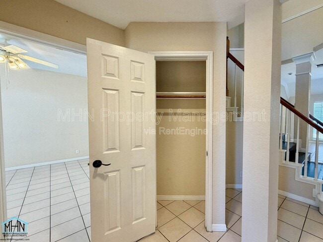 Building Photo - 1307 Adobe Run