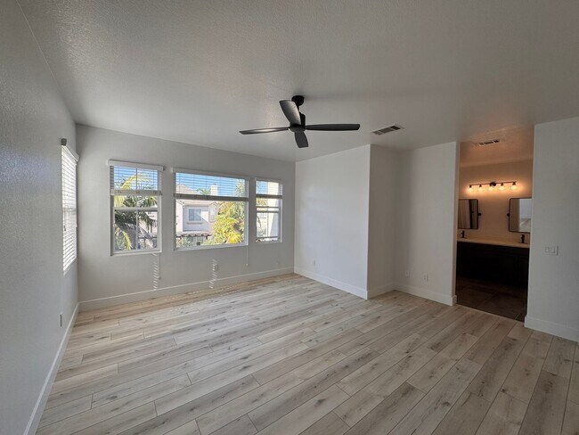 Building Photo - Stylish Renovated Home with Garage & Priva...