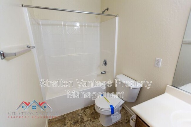 Building Photo - 2234 W Pima Ave