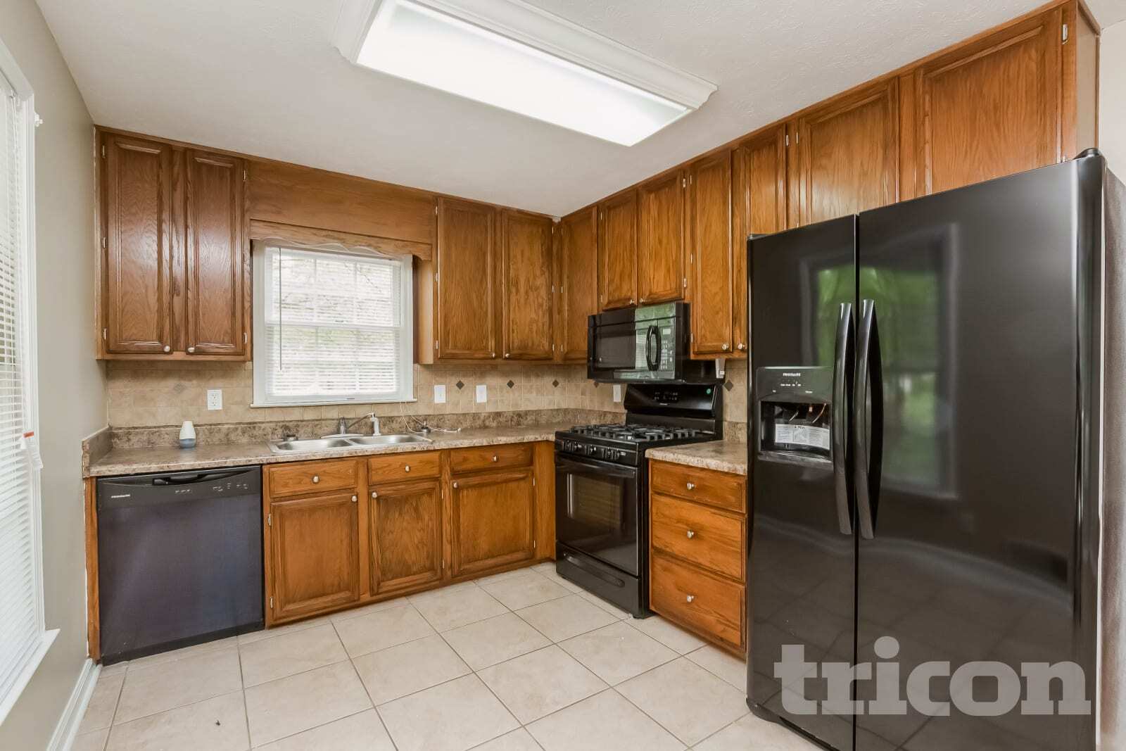 Building Photo - 16 Little John Way