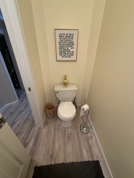 Building Photo - 452 W 84th St