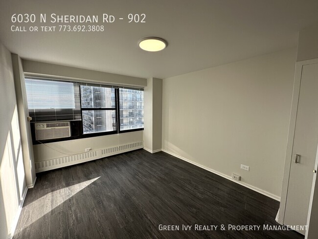 Building Photo - Incredible, Rehabbed, Edgewater Lakeside 1...