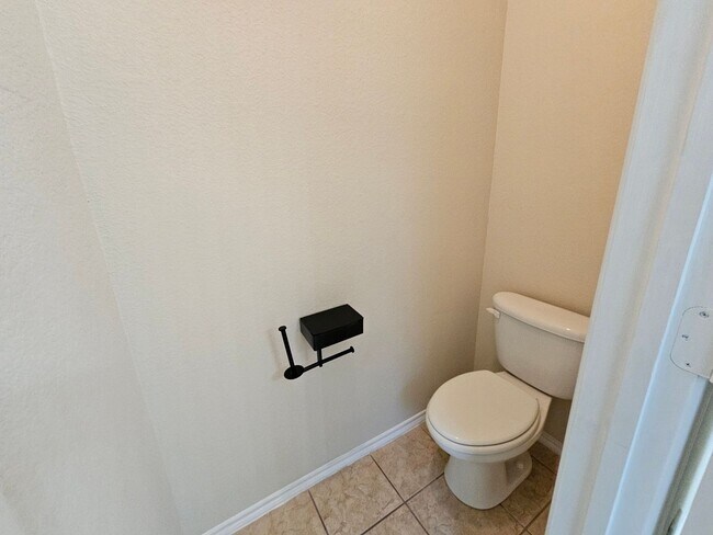 Building Photo - Available now ready for immediate move in