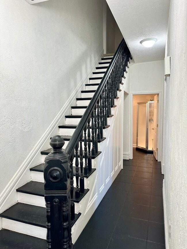 Building Photo - 715 N Beatty St