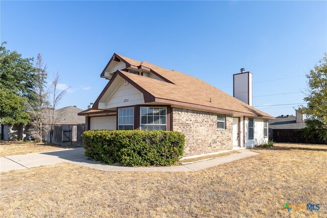 Building Photo - 2701 Woodlands Dr