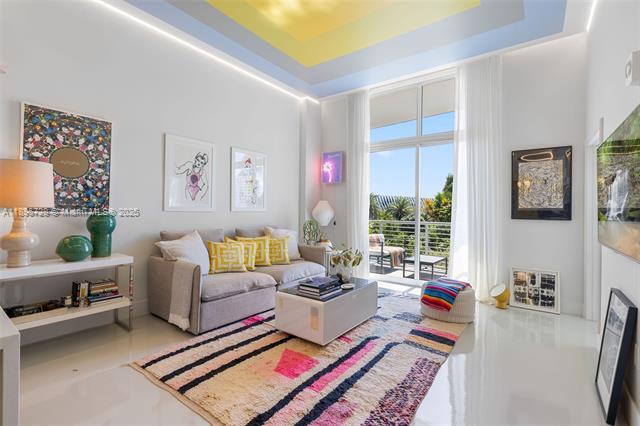 Building Photo - The Meridian Condo