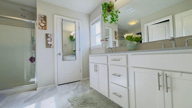 Building Photo - 5+ Bedroom Home in NE Lacey on Large Lot with Long Lake access plus A/C!