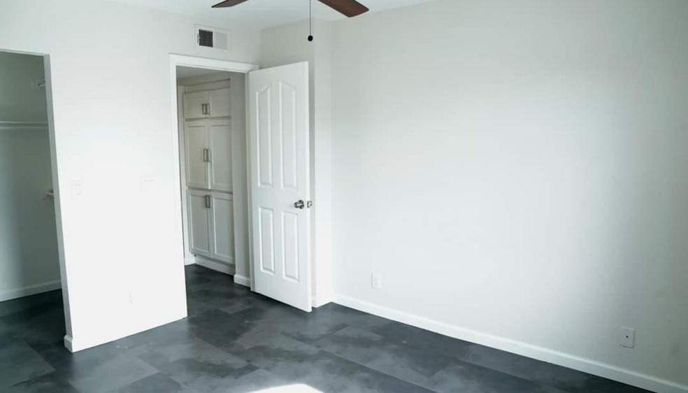 Building Photo - 8455 W Sahara Ave